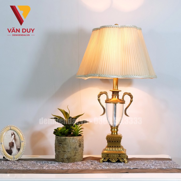 Những tiêu chí lựa chọn đèn bàn trang trí bạn nên biết
